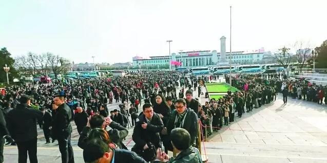 兩會(huì)期間警犬配VR