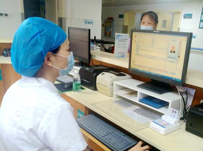 多功能身份證社?？ㄗx卡器